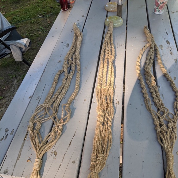 Macrame plant hangers - Picture 3 of 3